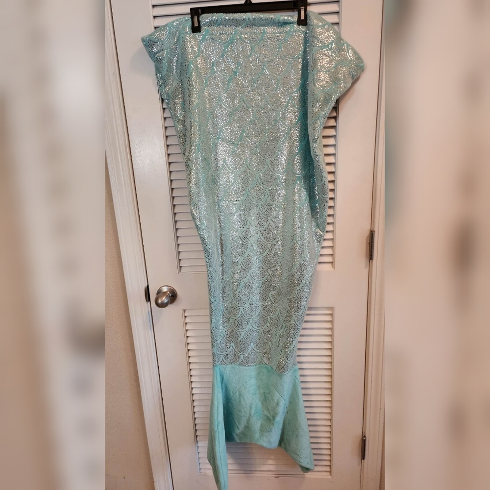 Justice childrens teal mermaid tail blanket ONE SIZE